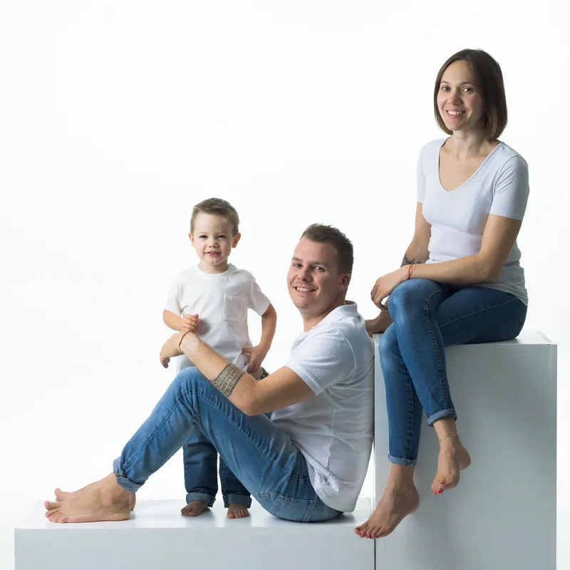Séance photo famille en studio à Alixan - Frédéric Trin photographe