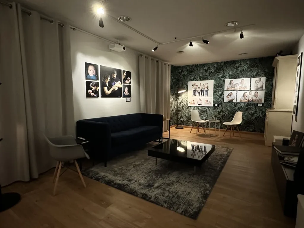 Salle de cinéma privée pour la projection des photos - studio de Frédéric Trin à Montélier