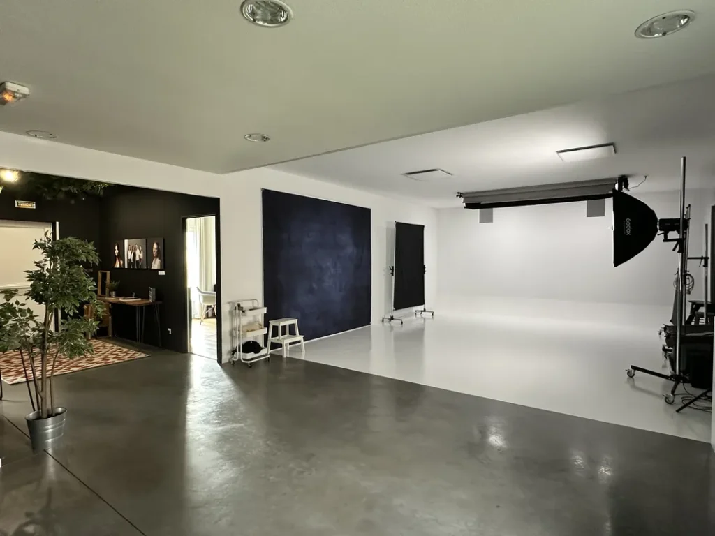 Studio photo professionnel de 160 m² à Montélier - Frédéric Trin photographe