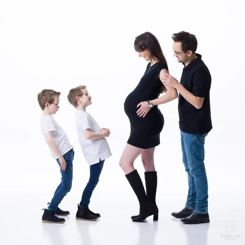 Séance photo grossesse en studio à Montélier - Frédéric Trin photographe