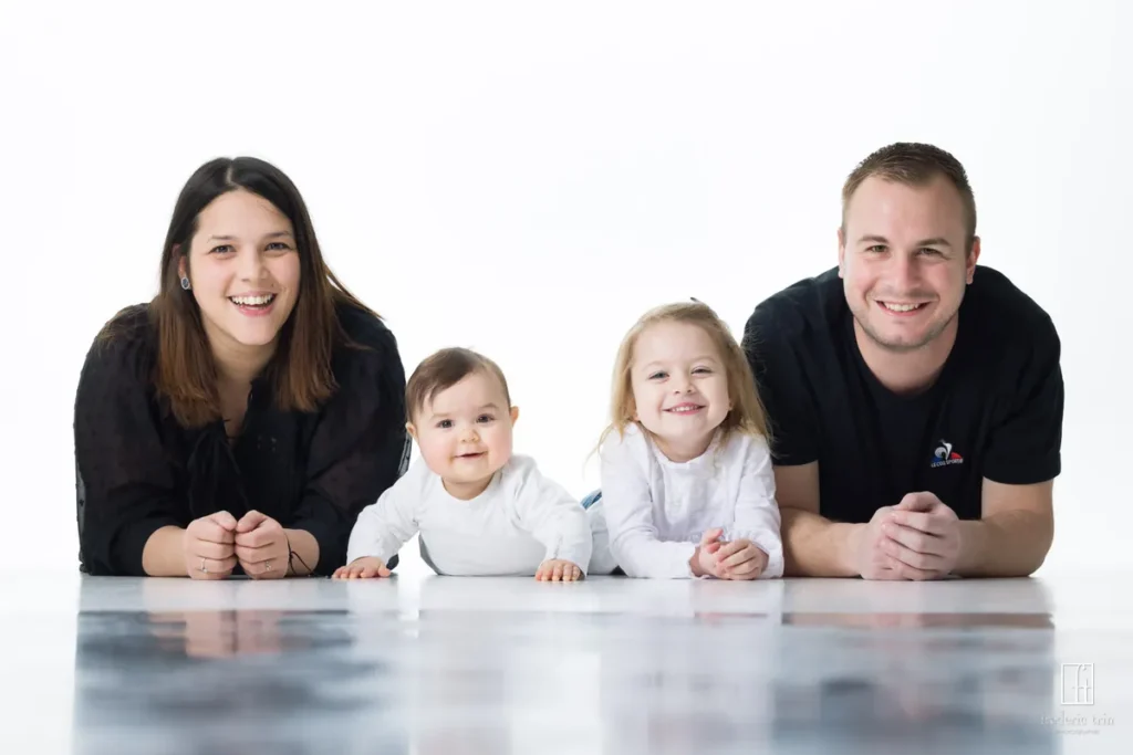 Séance photo famille en studio à Romans-sur-Isère - Frédéric Trin photographe